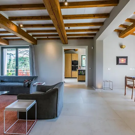 By Interhome Montisi